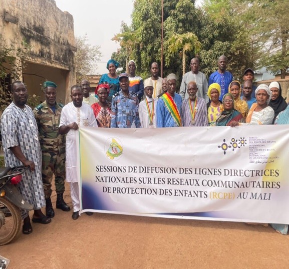 Protection de l’enfance : 28 sessions régionales pour vulgariser les lignes directrices des RCPE avec l’appui de l’IBCR.
